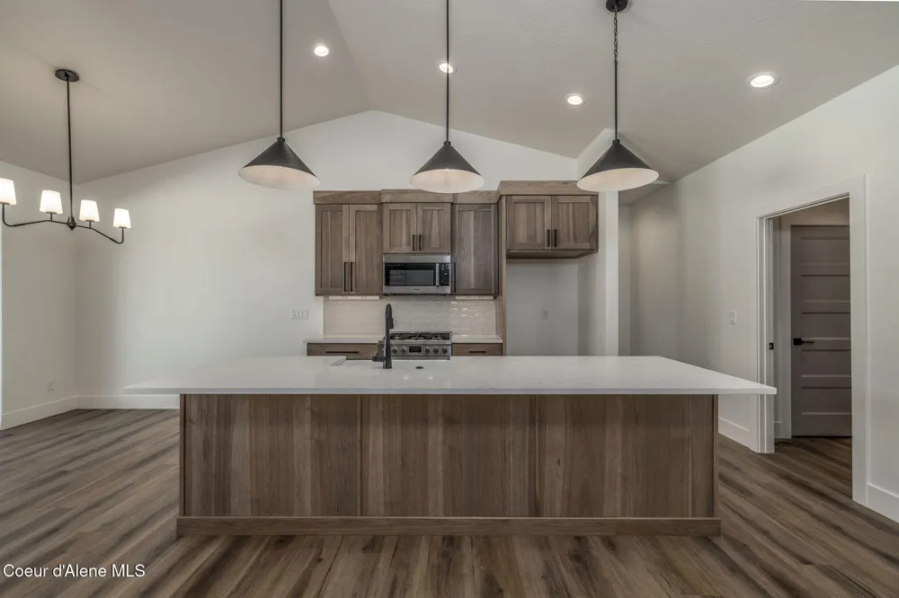 9141 W Cultivator Avenue Rathdrum, ID 83858