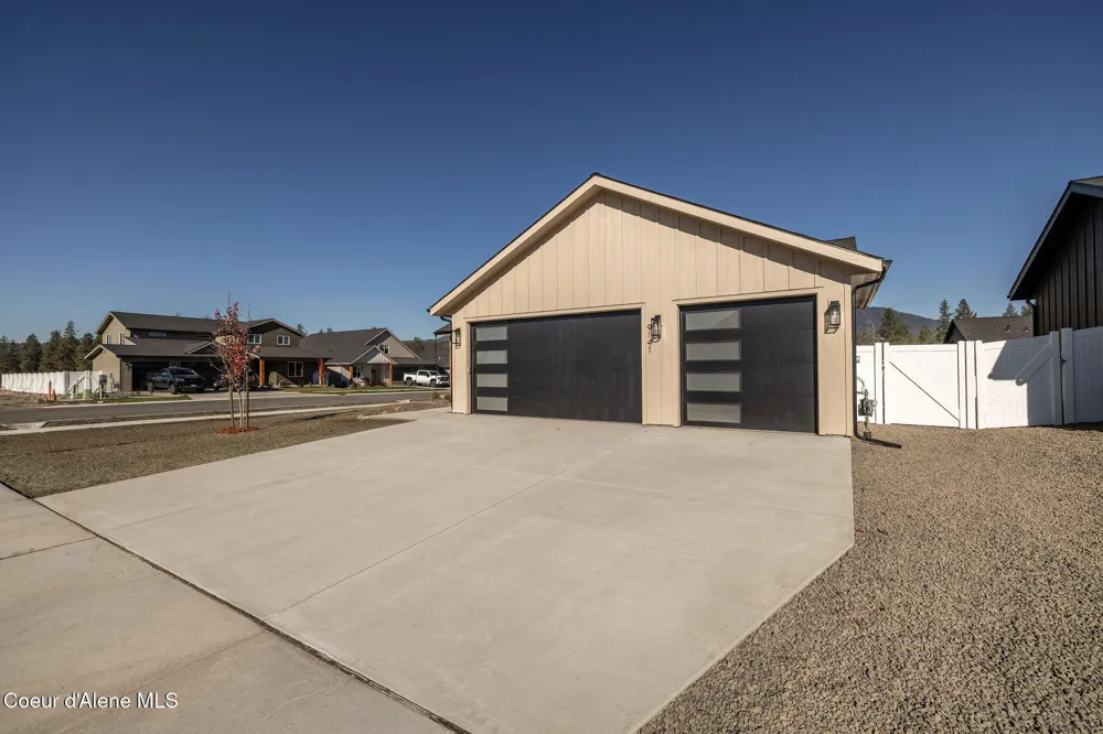 9141 W Cultivator Avenue Rathdrum, ID 83858