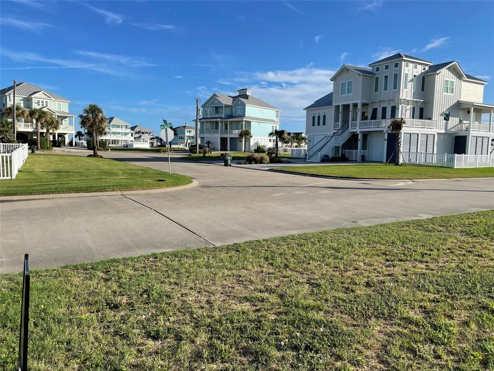 4503 S Sunset Bay Galveston, TX 77554