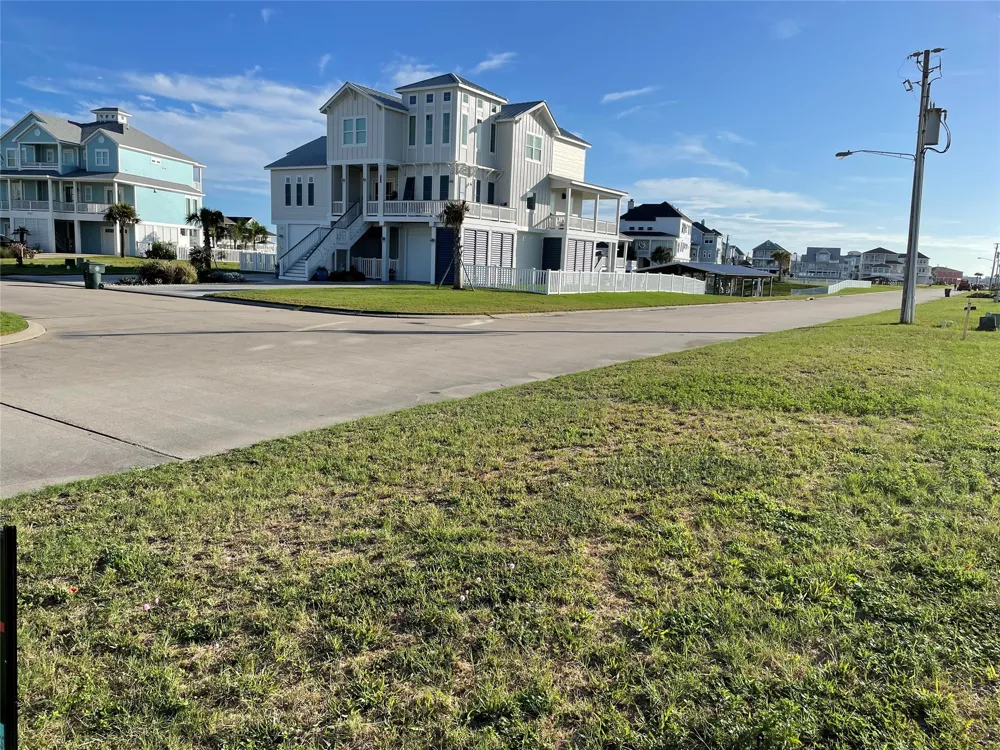 4503 S Sunset Bay Galveston, TX 77554