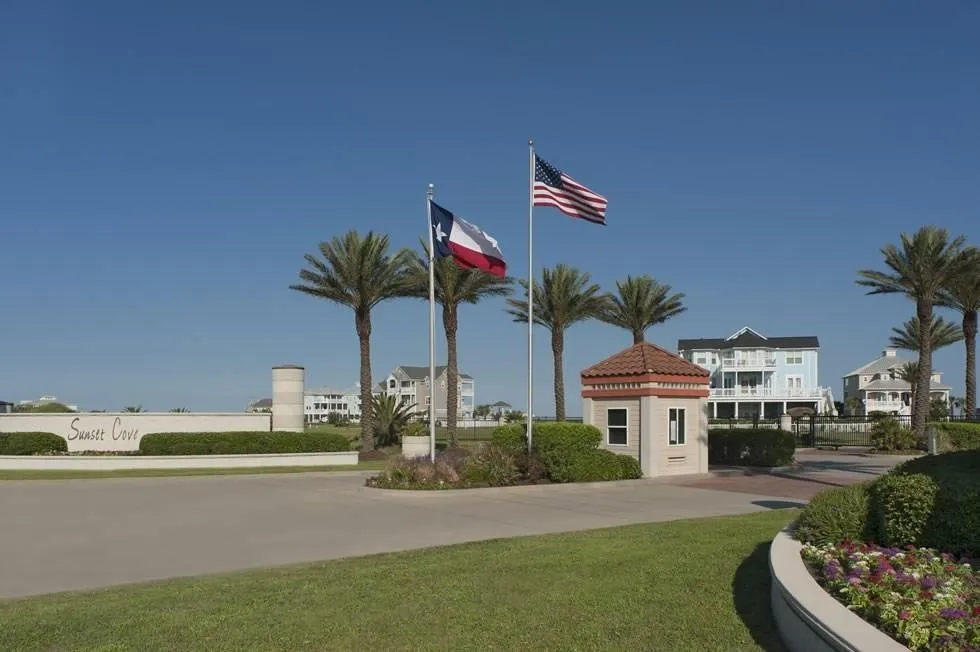 4503 S Sunset Bay Galveston, TX 77554
