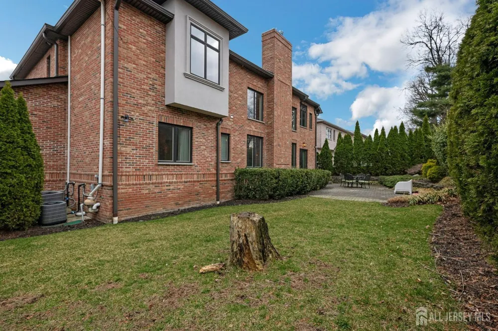 1355 NE Abbott Boulevard Fort Lee, NJ 07024