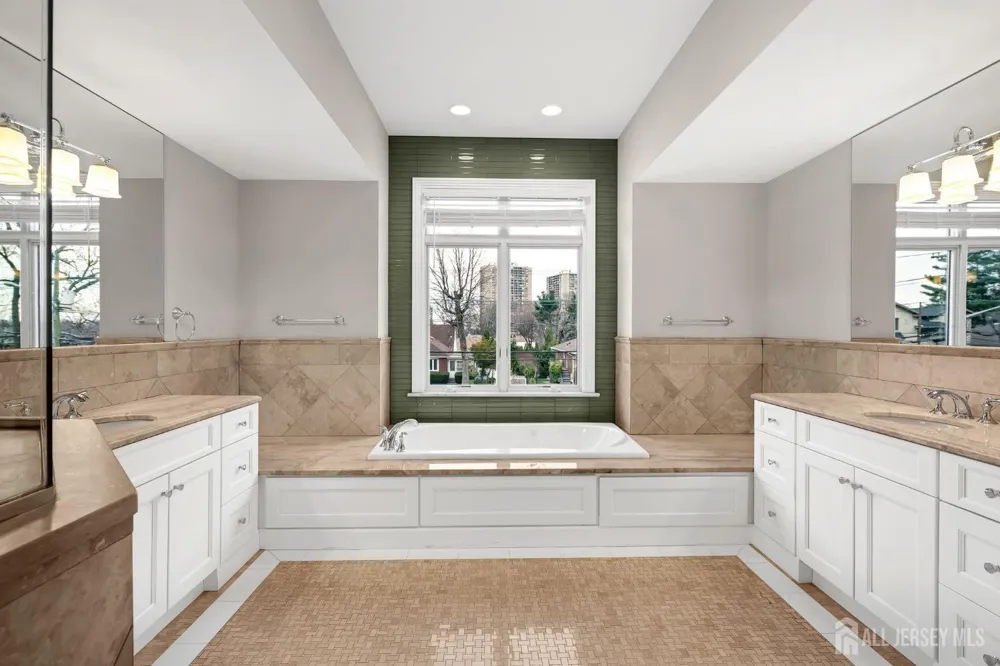 1355 NE Abbott Boulevard Fort Lee, NJ 07024