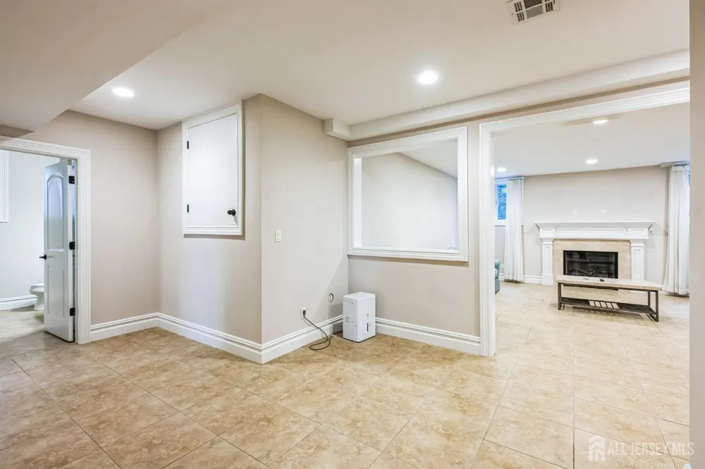 1355 NE Abbott Boulevard Fort Lee, NJ 07024