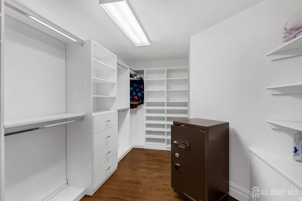 1355 NE Abbott Boulevard Fort Lee, NJ 07024