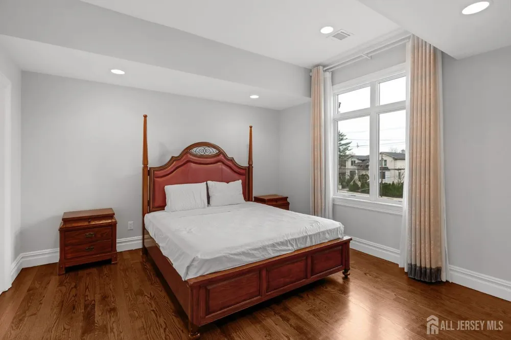 1355 NE Abbott Boulevard Fort Lee, NJ 07024