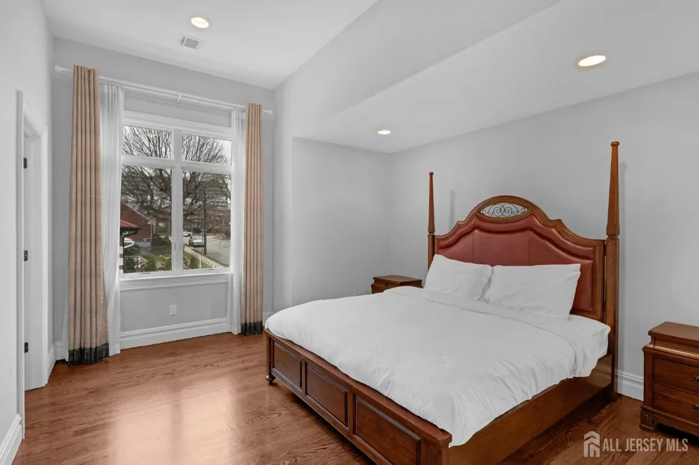 1355 NE Abbott Boulevard Fort Lee, NJ 07024