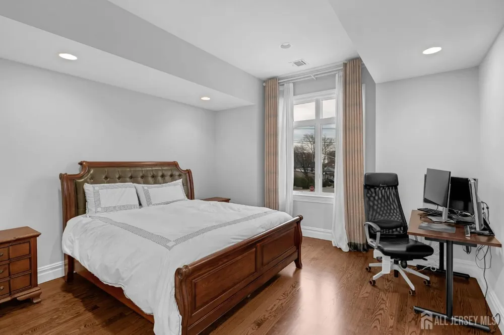 1355 NE Abbott Boulevard Fort Lee, NJ 07024