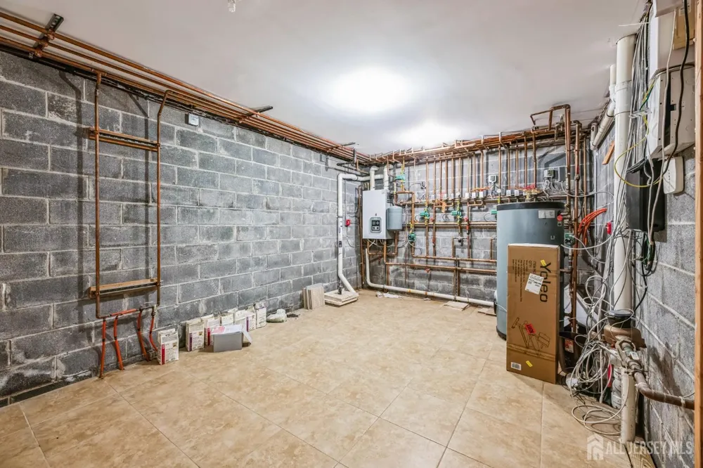 1355 NE Abbott Boulevard Fort Lee, NJ 07024