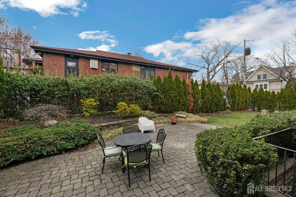 1355 NE Abbott Boulevard Fort Lee, NJ 07024