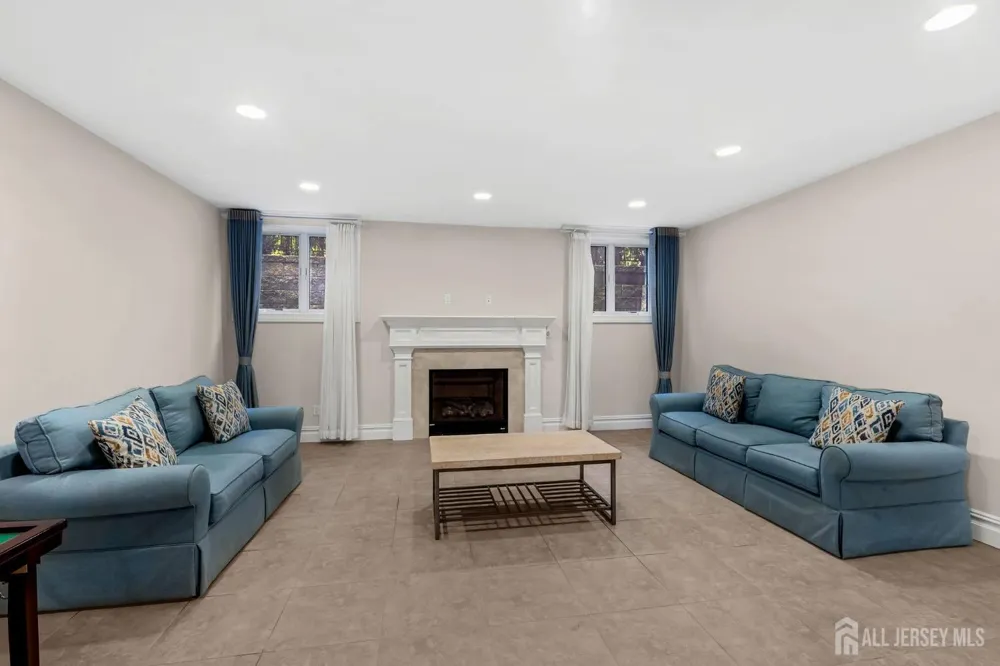 1355 NE Abbott Boulevard Fort Lee, NJ 07024