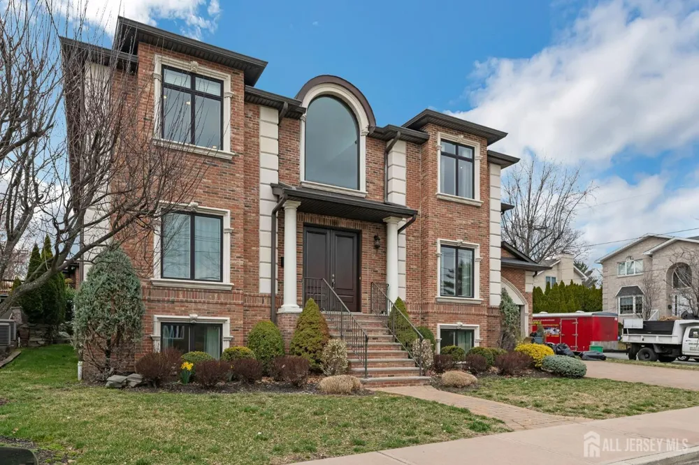 1355 NE Abbott Boulevard Fort Lee, NJ 07024