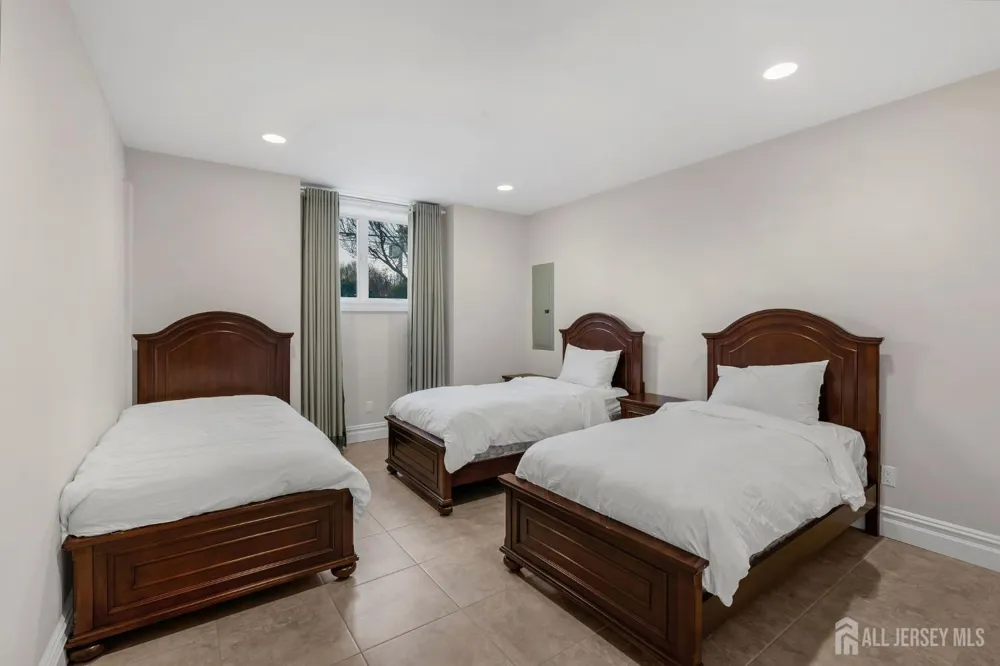 1355 NE Abbott Boulevard Fort Lee, NJ 07024