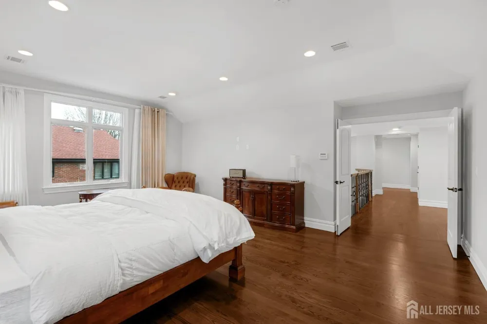 1355 NE Abbott Boulevard Fort Lee, NJ 07024