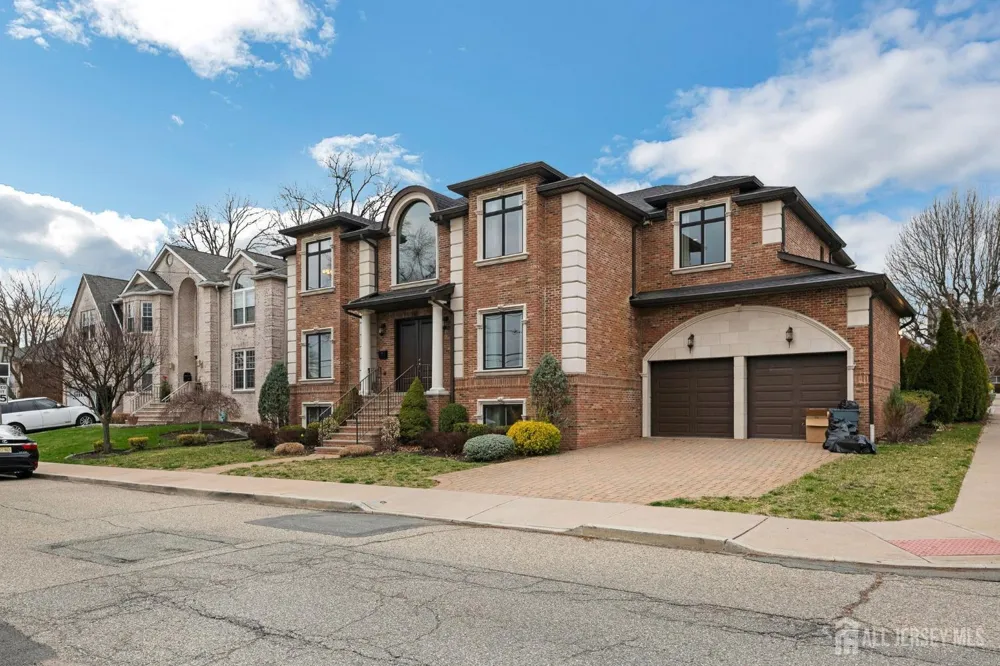 1355 NE Abbott Boulevard Fort Lee, NJ 07024