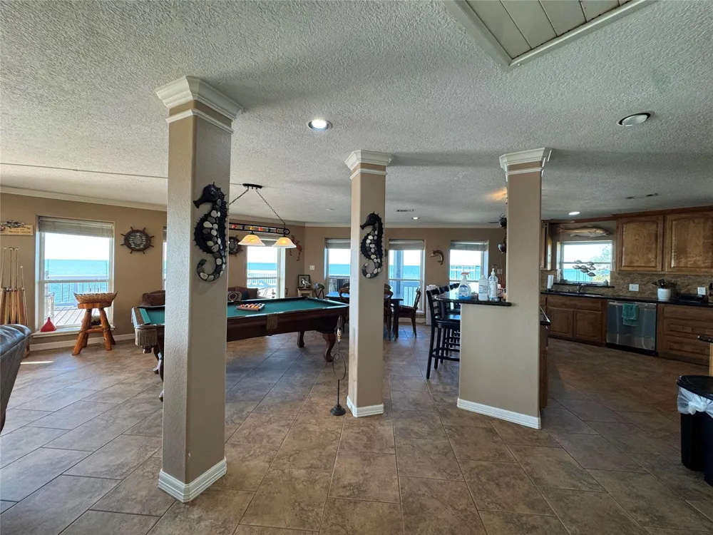 128 White Heron Drive Anahuac, TX 77514