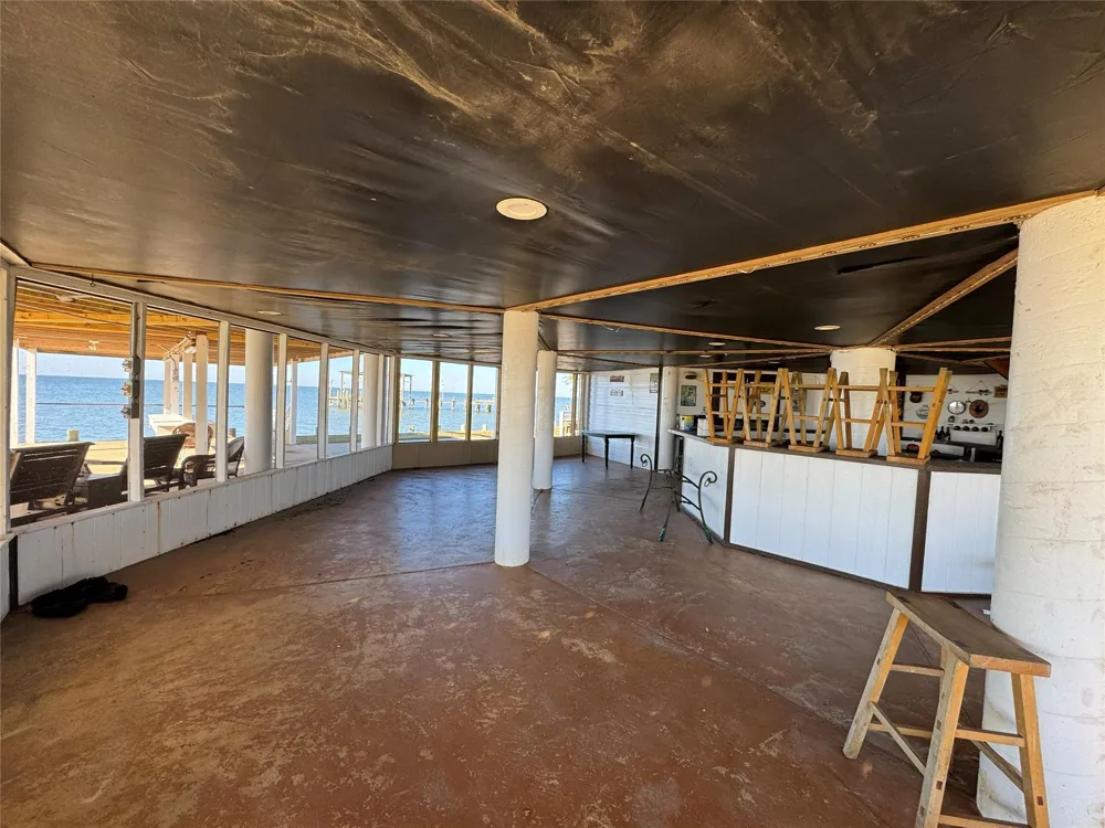 128 White Heron Drive Anahuac, TX 77514