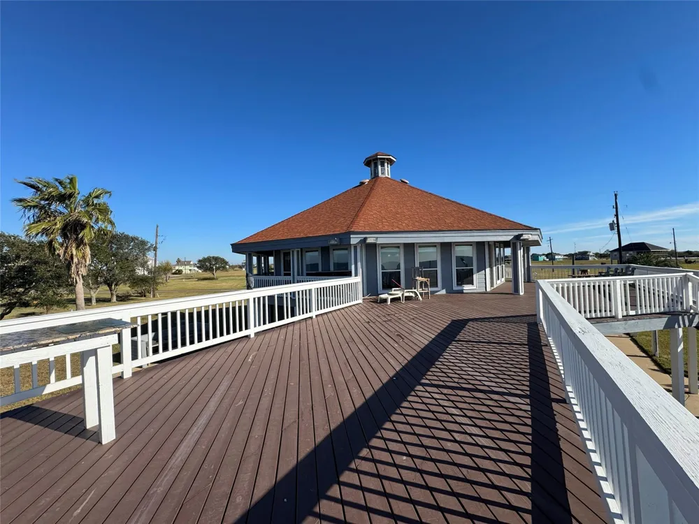 128 White Heron Drive Anahuac, TX 77514