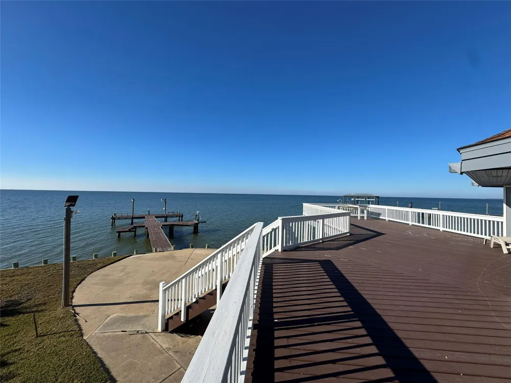 128 White Heron Drive Anahuac, TX 77514