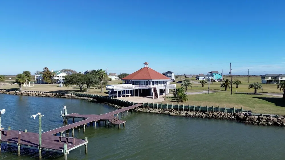 128 White Heron Drive Anahuac, TX 77514