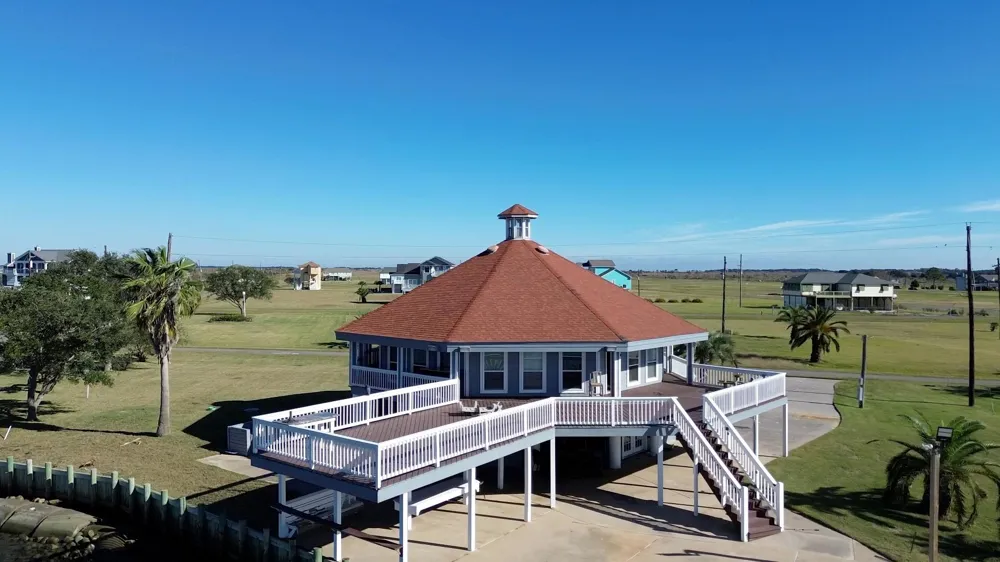 128 White Heron Drive Anahuac, TX 77514
