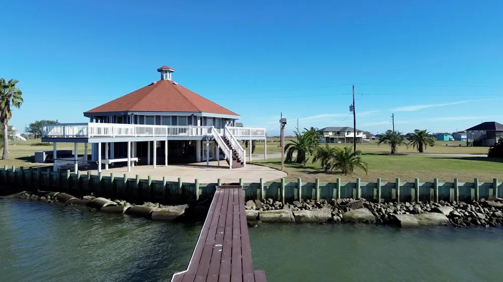 128 White Heron Drive Anahuac, TX 77514