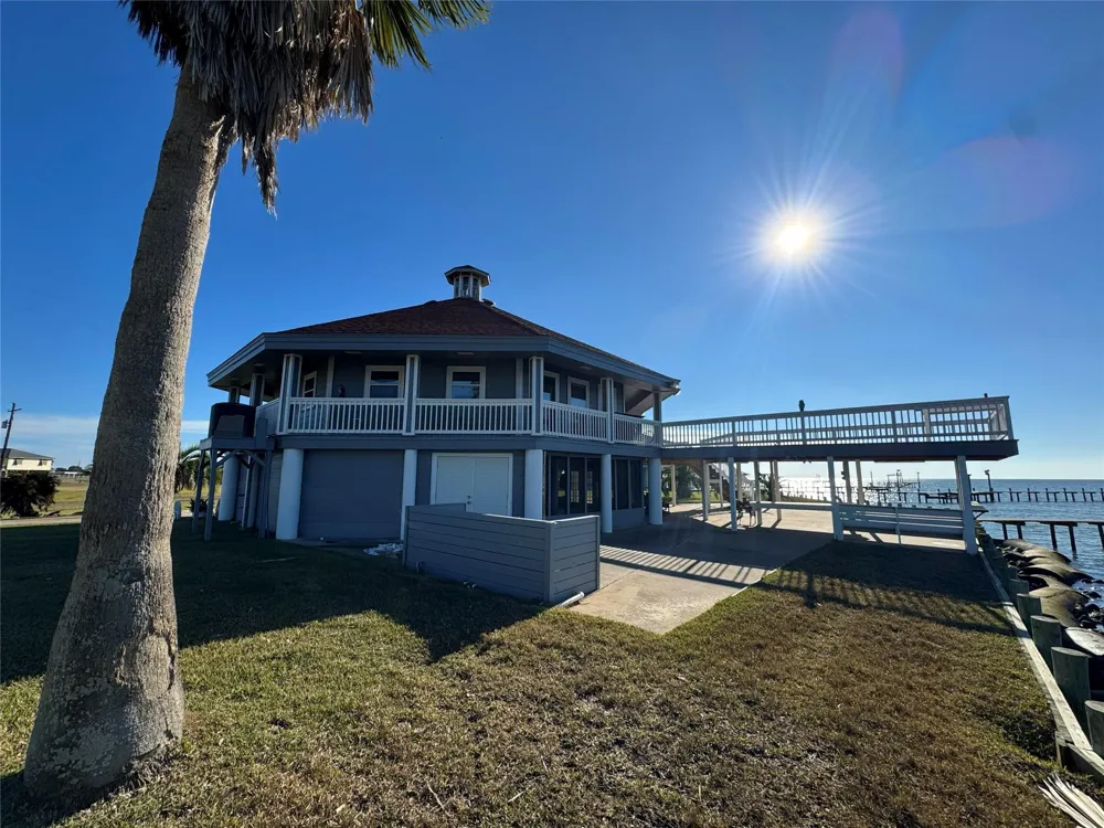 128 White Heron Drive Anahuac, TX 77514