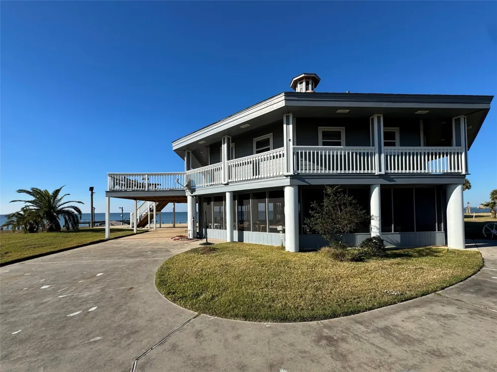 128 White Heron Drive Anahuac, TX 77514