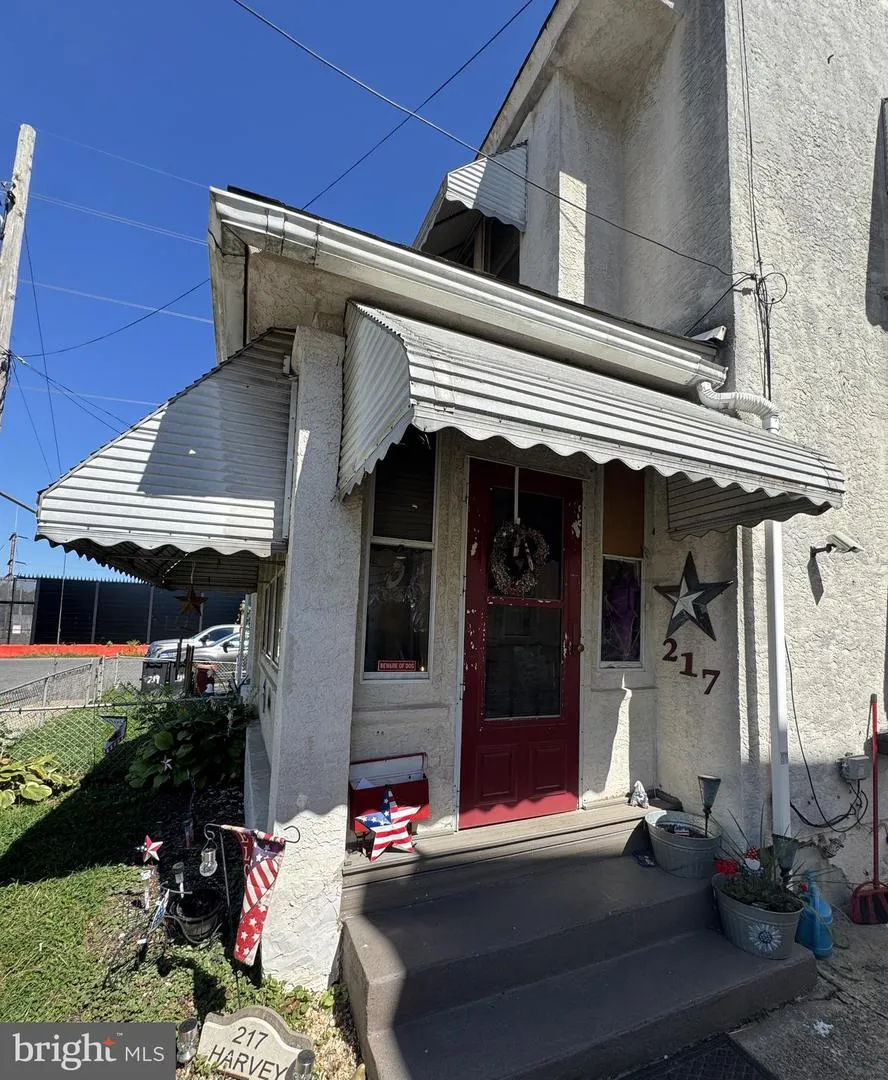 217 HARVEY AVENUE Marcus Hook, PA 19061