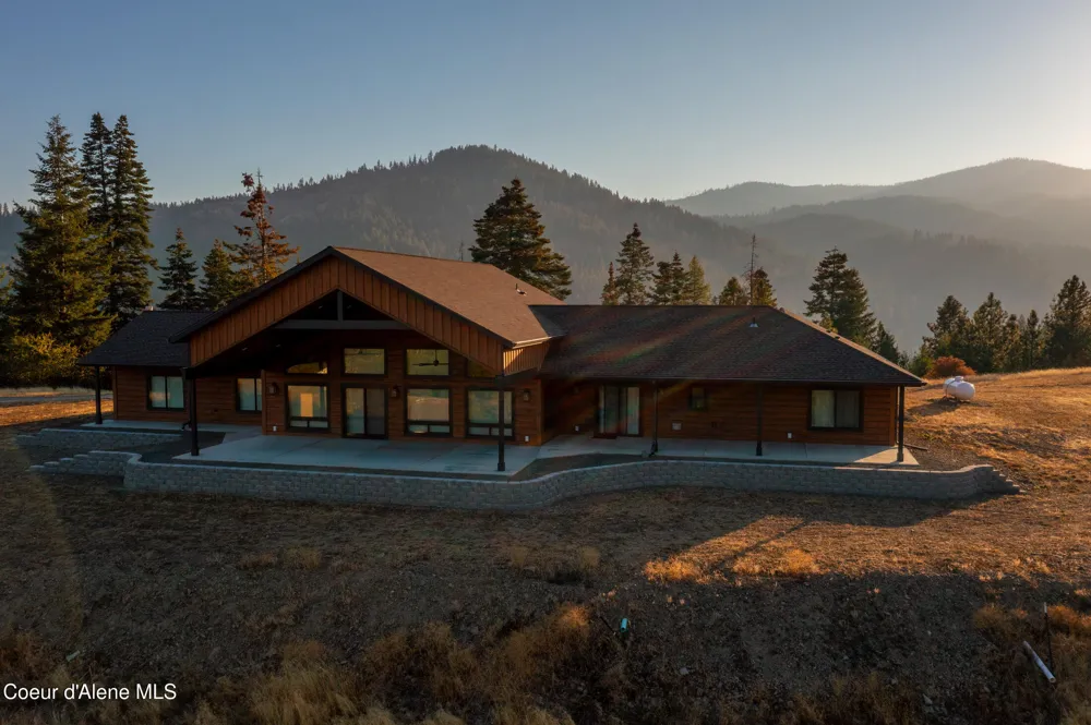 26706 S WILLOW CREEK ROAD Medimont, ID 83842