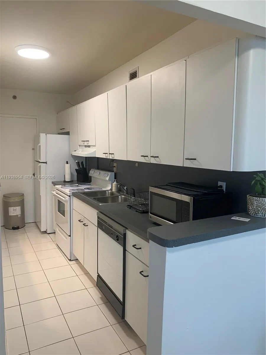 100 Lincoln Rd #805 Miami Beach, FL 33139