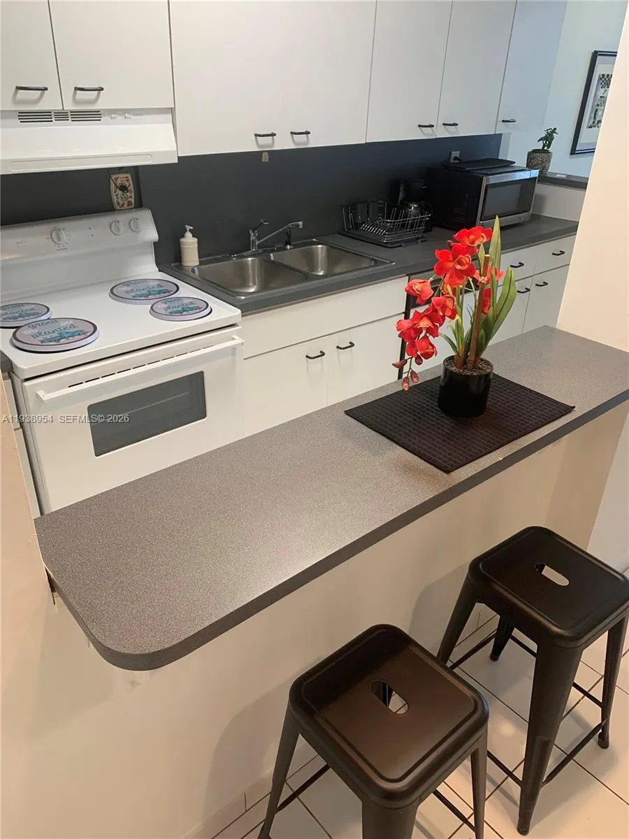 100 Lincoln Rd #805 Miami Beach, FL 33139