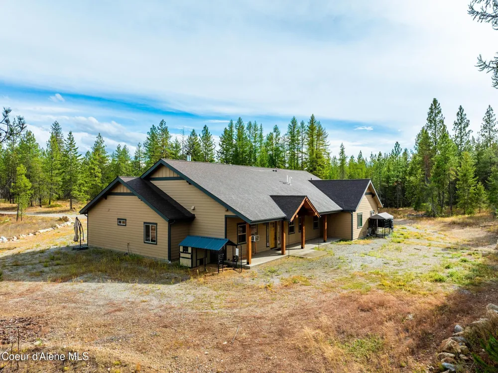 1829 W Smoke Tree Avenue Athol, ID 83801