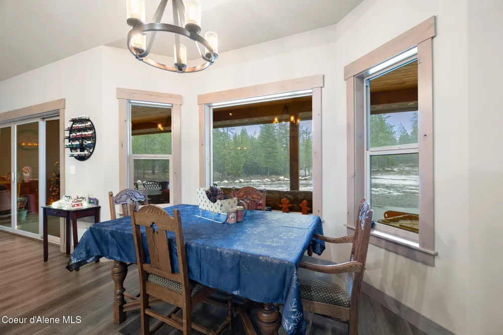 1829 W Smoke Tree Avenue Athol, ID 83801