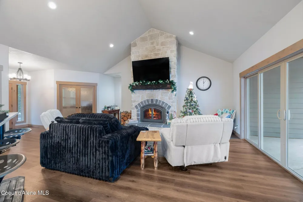 1829 W Smoke Tree Avenue Athol, ID 83801