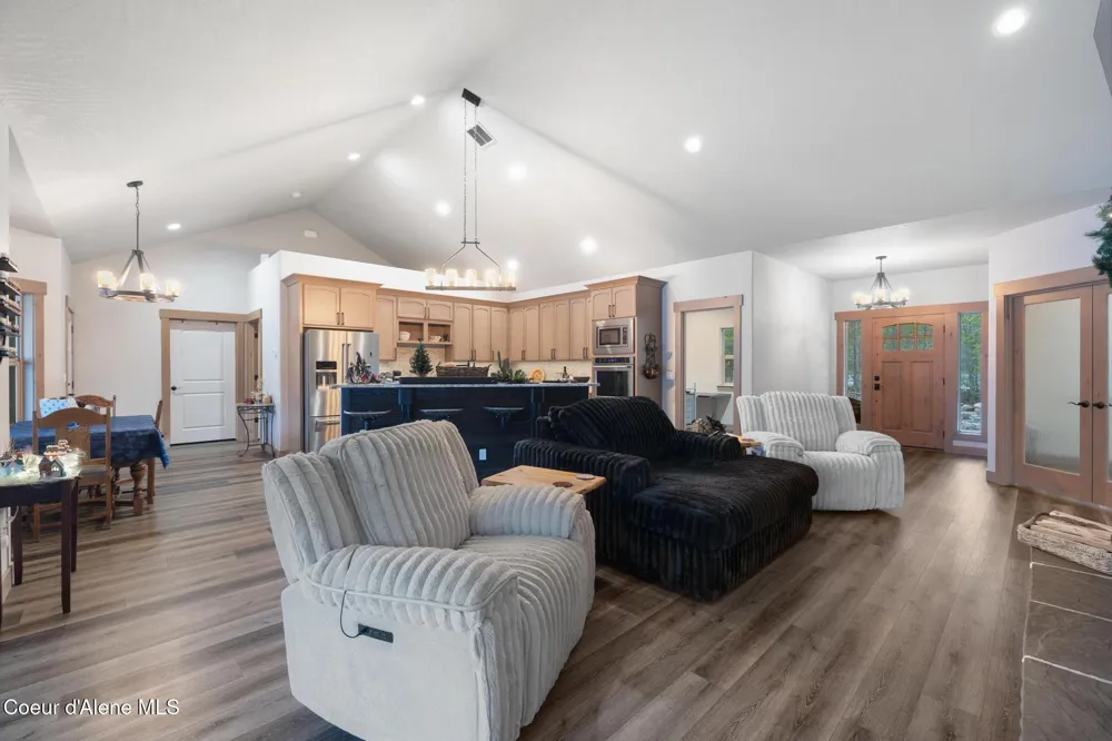 1829 W Smoke Tree Avenue Athol, ID 83801