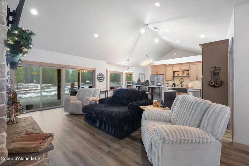 1829 W Smoke Tree Avenue Athol, ID 83801