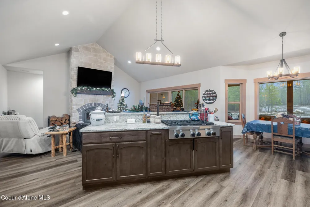 1829 W Smoke Tree Avenue Athol, ID 83801