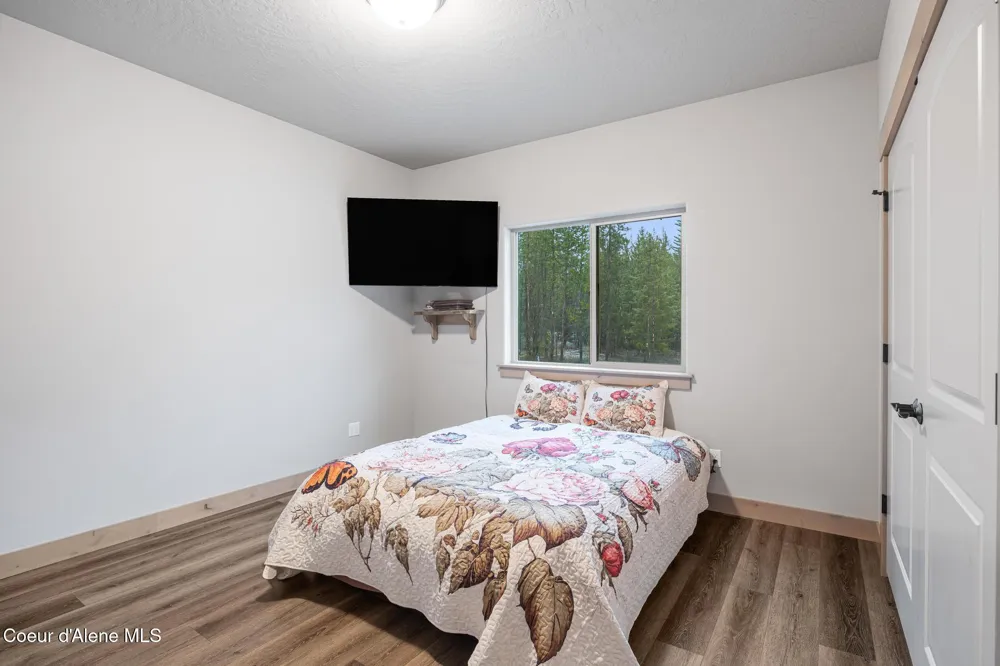 1829 W Smoke Tree Avenue Athol, ID 83801