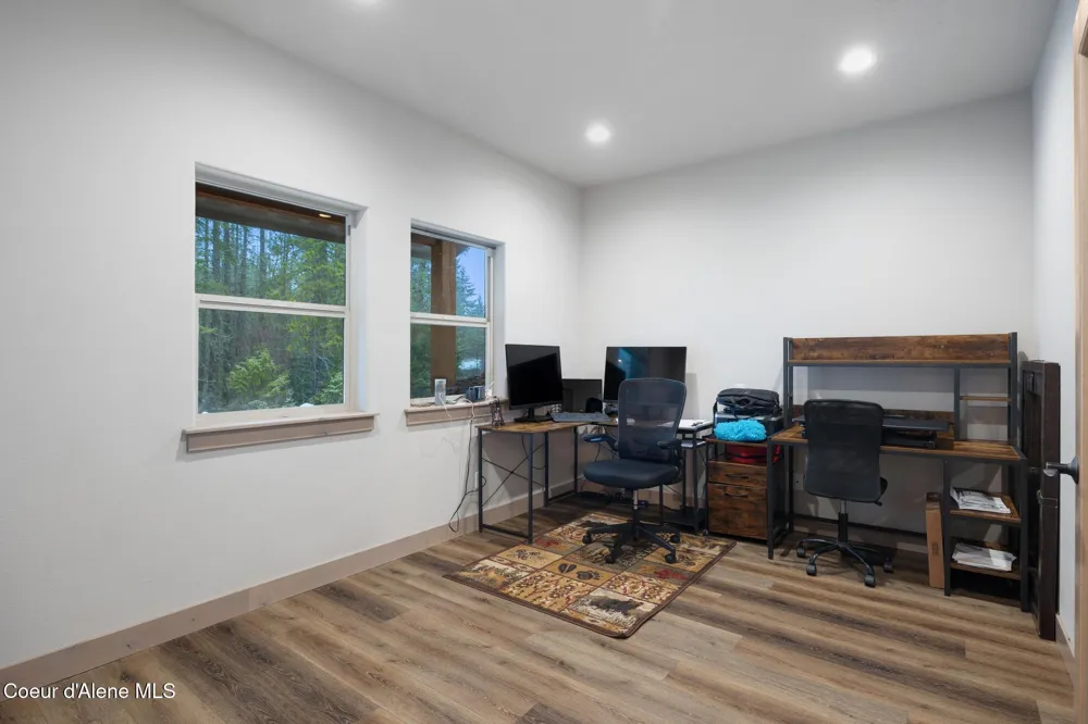 1829 W Smoke Tree Avenue Athol, ID 83801