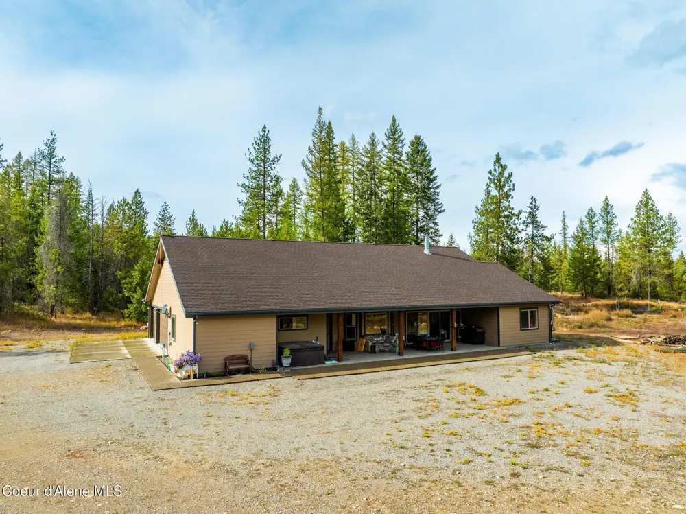1829 W Smoke Tree Avenue Athol, ID 83801