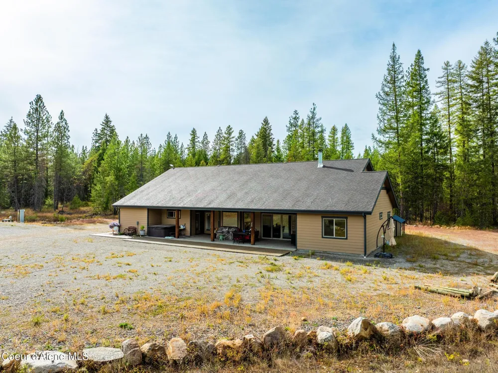 1829 W Smoke Tree Avenue Athol, ID 83801