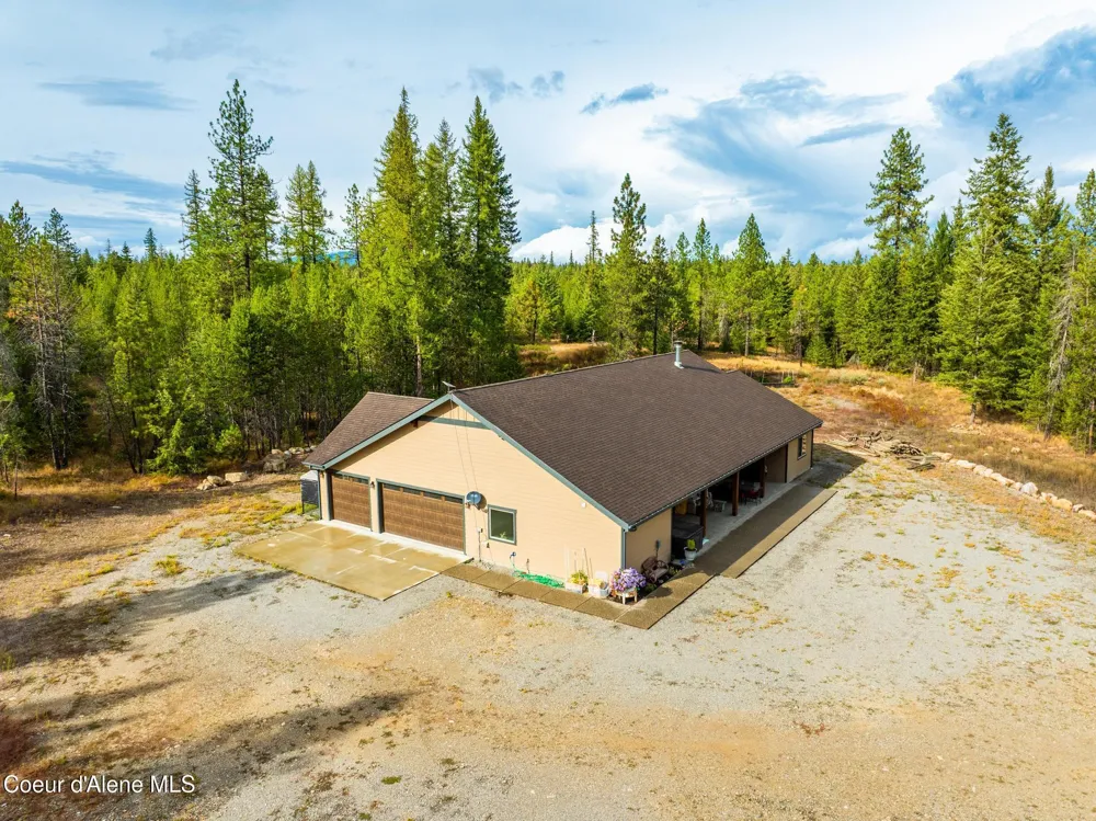 1829 W Smoke Tree Avenue Athol, ID 83801