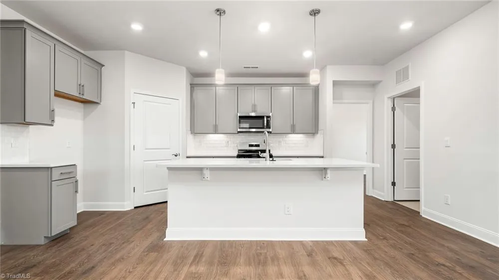 106 Mary Montrose Boulevard Jamestown, NC 27282
