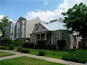 915 W 23rd Street #211