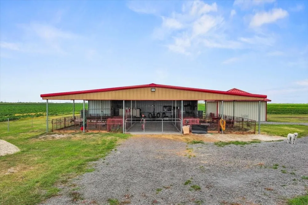 9795 County Road 2249 Sinton, TX 78387