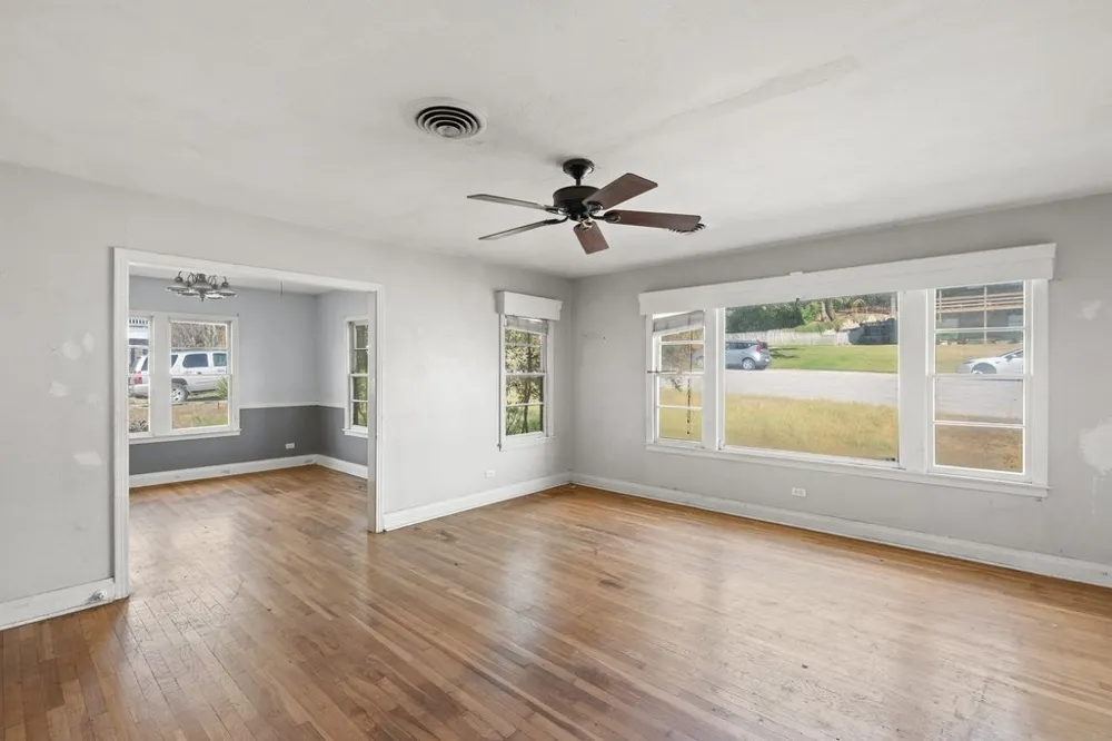 701 Washington Street La Grange, TX 78945
