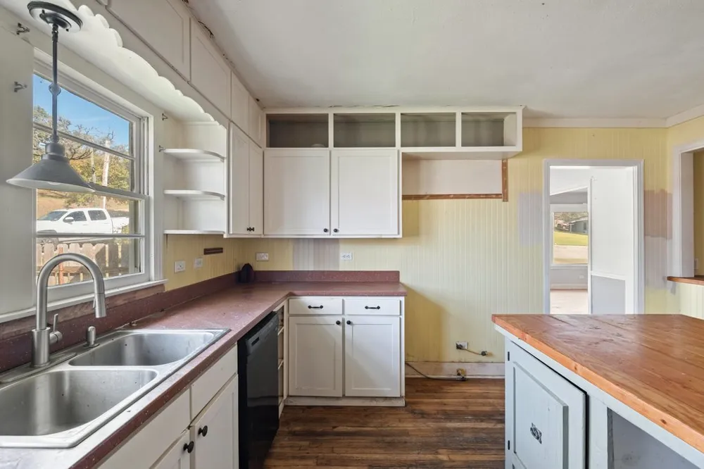 701 Washington Street La Grange, TX 78945
