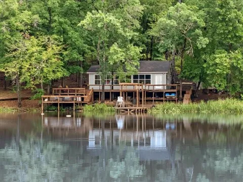 110 Caddo Dr