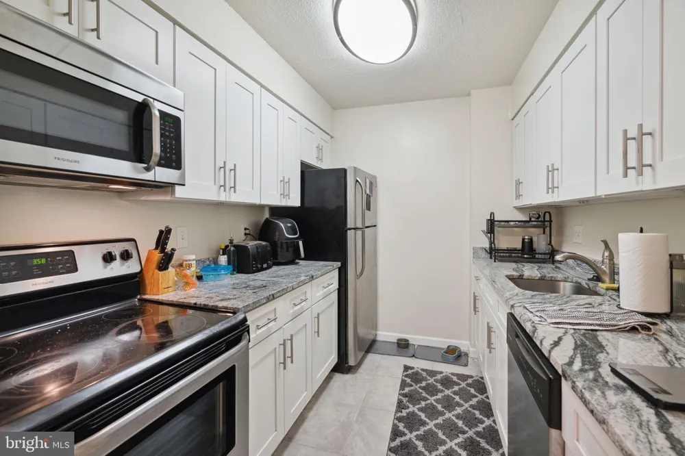 1420 LOCUST STREET #8O Philadelphia, PA 19102